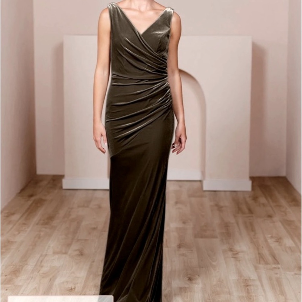 Bridesmaids dress bought from Revelry in June 2022. Excellent condition!